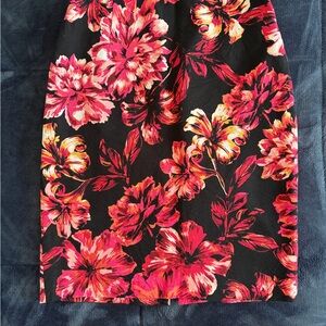 White House Black Market Floral Pencil Skirt